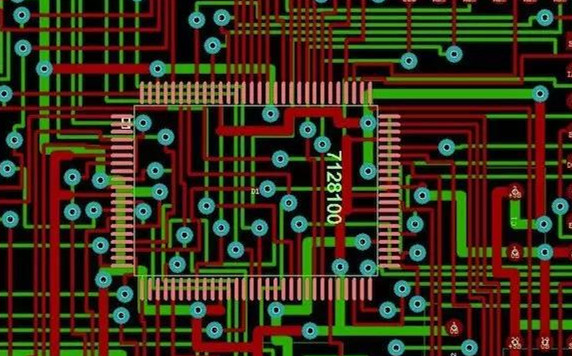 圖1：兩種PCB模型的部分電路。頂圖：傳統(tǒng)設(shè)計(jì)版本。